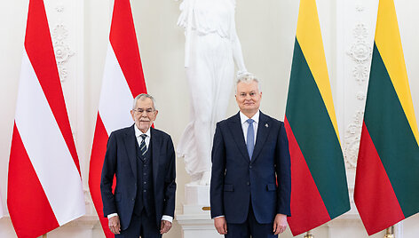 Alexanderis Van der Bellenas, Gitanas Nausėda