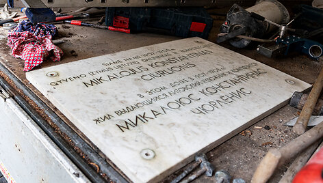 Nuimta atminimo lenta M.K.Čiurlioniui Vilniaus g. 12