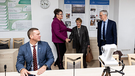 Susitikimas Seime dėl i&scaron; Santaros klinikų i&scaron;ėjusių vaikų neurochirurgų