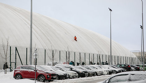 Sniego kasimo talka aplink Pilaitės maniežą