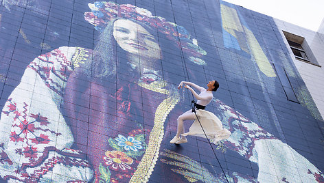 „Dance of Freedom“ vertikalaus šokio pasirodymas Ukrainai