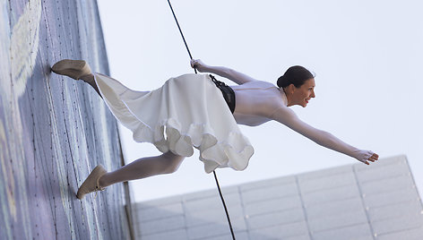 „Dance of Freedom“ vertikalaus šokio pasirodymas Ukrainai