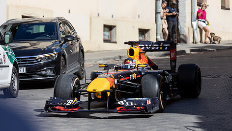 Susitikimas su &bdquo;Red Bull&ldquo; Formulės komanda