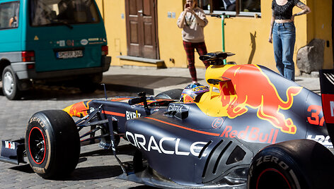 Susitikimas su &bdquo;Red Bull&ldquo; Formulės komanda