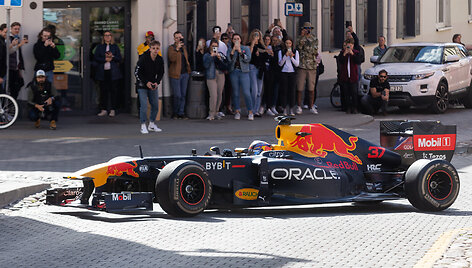 Susitikimas su &bdquo;Red Bull&ldquo; Formulės komanda