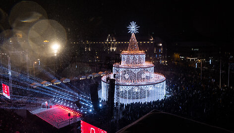 Vilniaus Katedros aik&scaron;tėje įžiebta Kalėdų eglė