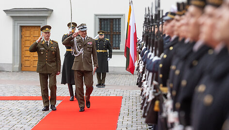 Oficiali Lenkijos kariuomenės Generalinio &scaron;tabo vir&scaron;ininko generolo Rajmund T. Andrzejczak pasitikimo ceremonija