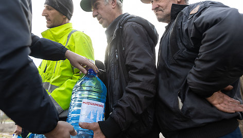 Dalinama humanitarinė pagalba Kivšarivkoje, Charkivo srityje