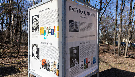 Stendai &scaron;alia Ra&scaron;ytojų namų Antakalnyje