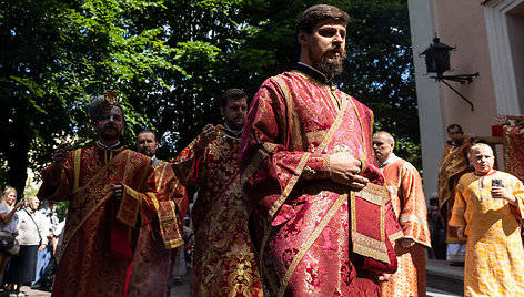 Religinė procesija aplink Šv. Dvasios vienuolyną