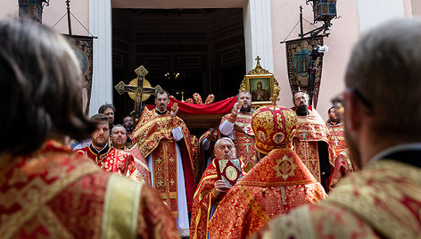 Religinė procesija aplink Šv. Dvasios vienuolyną