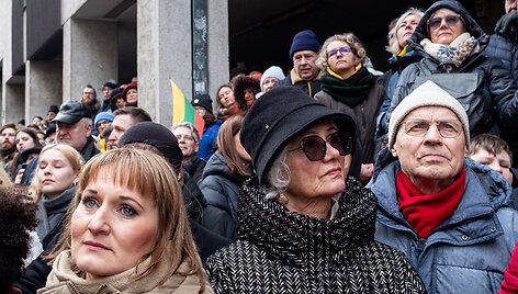Vasario 16-osios minėjimas prie Lietuvos nepriklausomybės signatarų namų
