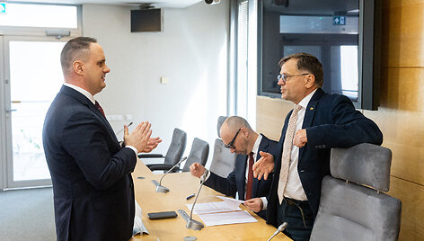 Andrius Vy&scaron;niauskas, Bronislovas Matelis