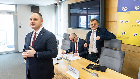 Andrius Vy&scaron;niauskas, Bronislovas Matelis