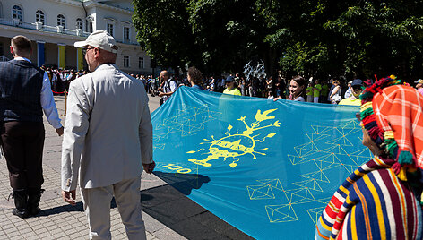 Dainų &scaron;ventės vėliavos pakėlimo ceremonija