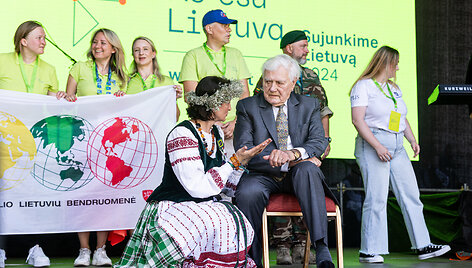 Valdas Adamkus 