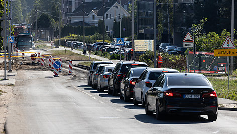 Eismo kamštis Lazdynelių gatvėje