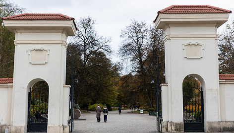 Sereikiškių parko Bernardinų sodo vartai