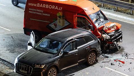 Vilniuje į avariją pateko „Barboros“ mikroautobusas