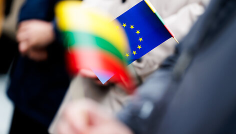 I&scaron;kilminga Europos Sąjungos vėliavos pakėlimo ceremonija Luki&scaron;kių aik&scaron;tėje Vilniuje