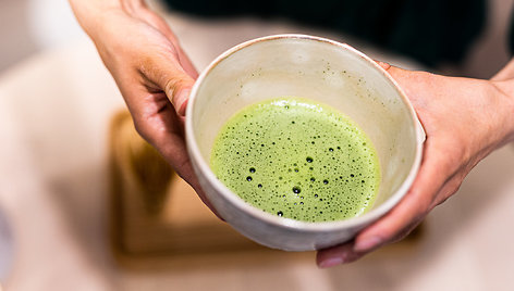 Matcha arbata gali būti ir švelnesnė, ir aitresnė – priklausomai nuo arbatžolių ir paruošimo