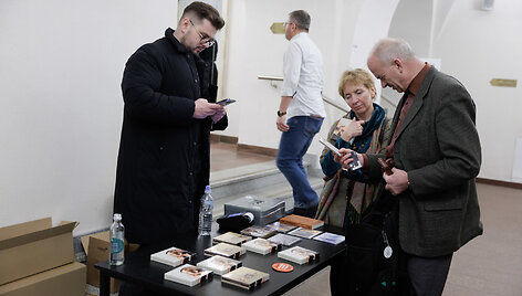 Valstybinio jaunimo teatro scenoje suskambėjo legendiniai aktorių balsai