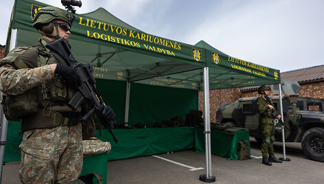 Lietuvos kariuomenės Logistikos valdyboje pristatyta kaip keitėsi kario aprūpinimas