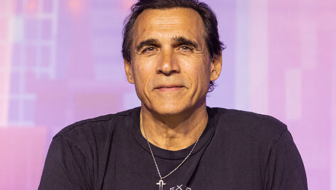 Adrian Paul