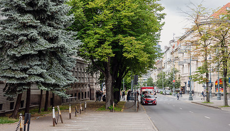 Vilniuje nuimama be leidimo pakabinta atminimo lenta Kaziui Škirpai