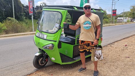 Elektrinio tuktuko su saulės baterija nuoma parai &ndash; 8 eurai