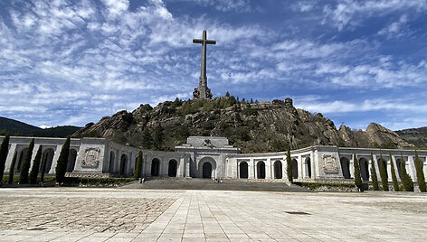 Basilica of the Holy Cross, Ispanija