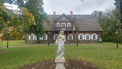 Biržuvėnų dvaro sodyba