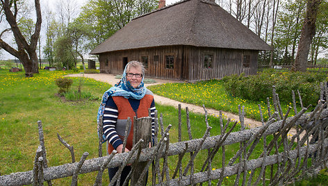 Višinskių sodybą juosia etnografinė archajiška žiogrių tvora