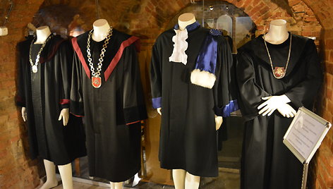 Teisėjų mantijos Teismų istorijos muziejuje 