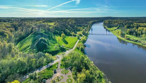 Baltosios rožės tiltas ir Alytaus Piliakalnis