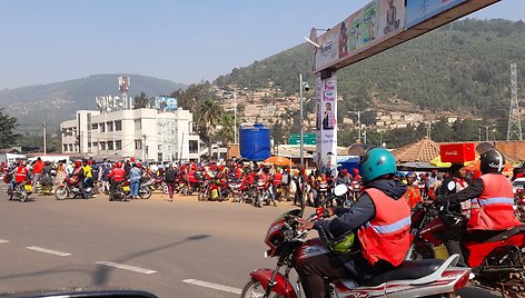 Ruanda. Svarbiausia transporto priemonė – motociklai