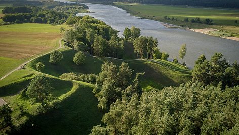 Sudargo piliakalnių kompleksas