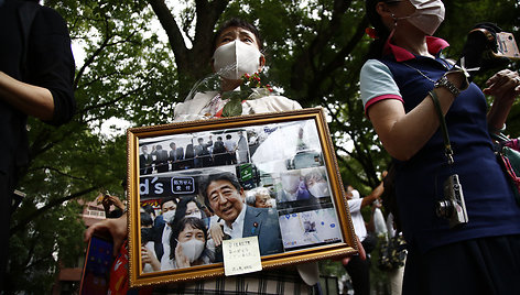 Japonijoje laidojamas nužudytas buvęs premjeras Shinzo Abe