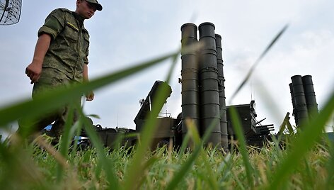 Rusijos karys prie oro gynybos sistemos &bdquo;S-400 Triumf&ldquo;
