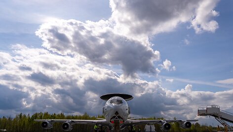 &Scaron;iauliuose nusileido NATO žvalgybiniai lėktuvai