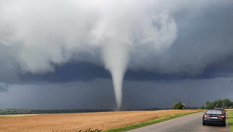 Šiaulių rajone prasisuko galingas viesulas