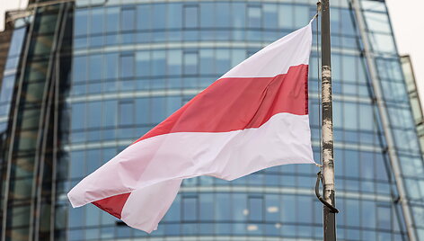 Prie Vilniaus savivaldybės i&scaron;kelta istorinė Baltarusijos vėliava 