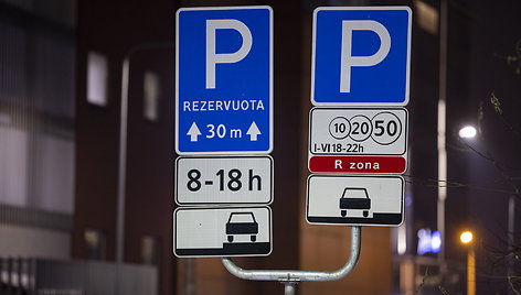 Vilniaus centre esančioms ministerijoms siūloma atsisakyti rezervuotų vietų automobiliams