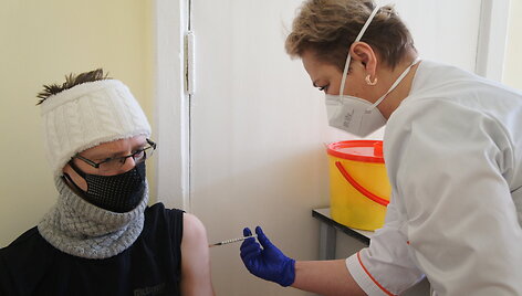 Pirmiausia skiepijami onkologinėmis ligomis sergantys pacientai, kuriems taikomas aktyvus prie&scaron;vėžinis gydymas