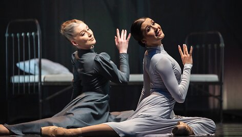 Anželikos Cholinos &scaron;okio teatro spektaklis &bdquo;Pikų dama&ldquo;