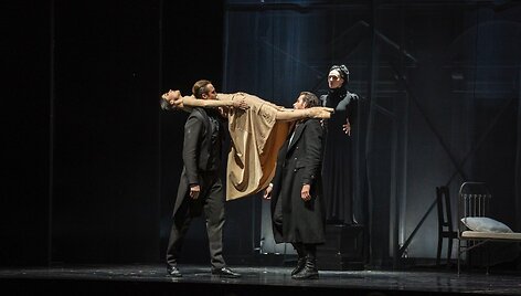 Anželikos Cholinos &scaron;okio teatro spektaklis &bdquo;Pikų dama&ldquo;