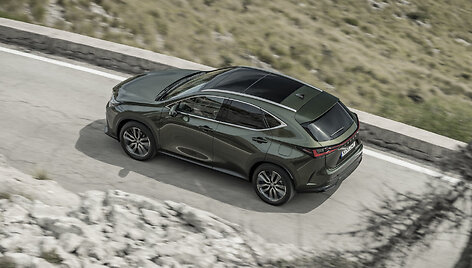 Hibridas &bdquo;Lexus NX 450h+&ldquo;