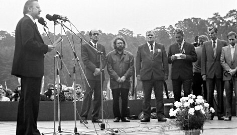 Fotografo Viliaus Jasinevičiaus ciklas &bdquo;Atgimimas&ldquo; (1987-1989)
