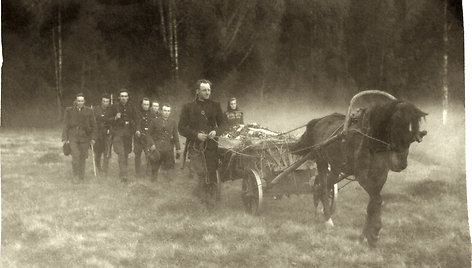 Vyčio apygardos Briedžio rinktinįs Žaibo būrio vado Antano Žilio-Žaibo laidotuvės, 1949 m.