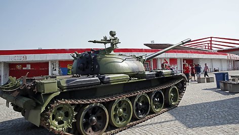 Didėjant nuostoliams Rusija iš saugyklų traukia 80 metų senumo tankus